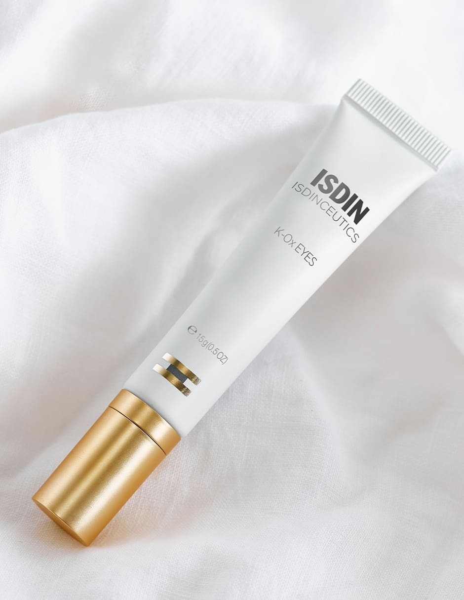 Crema para contorno de ojos recomendada para desinflamar y relajar de día y noche Isdin para todo tipo piel 11
