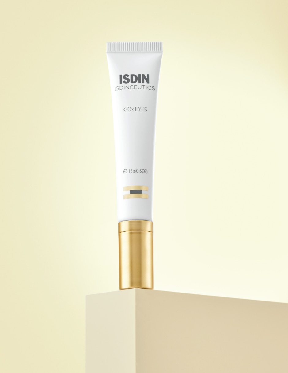 Crema para contorno de ojos recomendada para desinflamar y relajar de día y noche Isdin para todo tipo piel 3