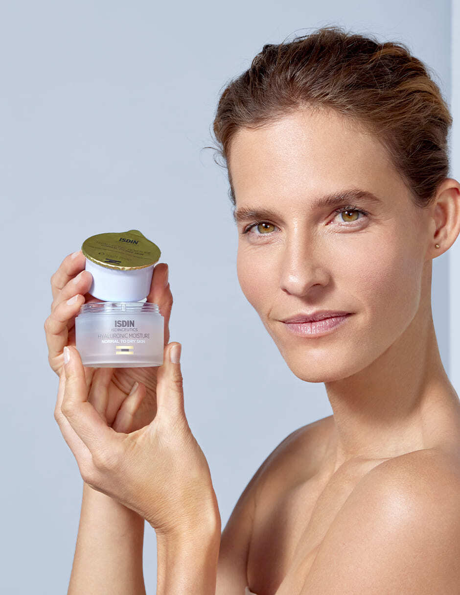 Crema facial recomendada para hidratar de día y noche Isdin Hyaluronic Moisture para piel normal 5
