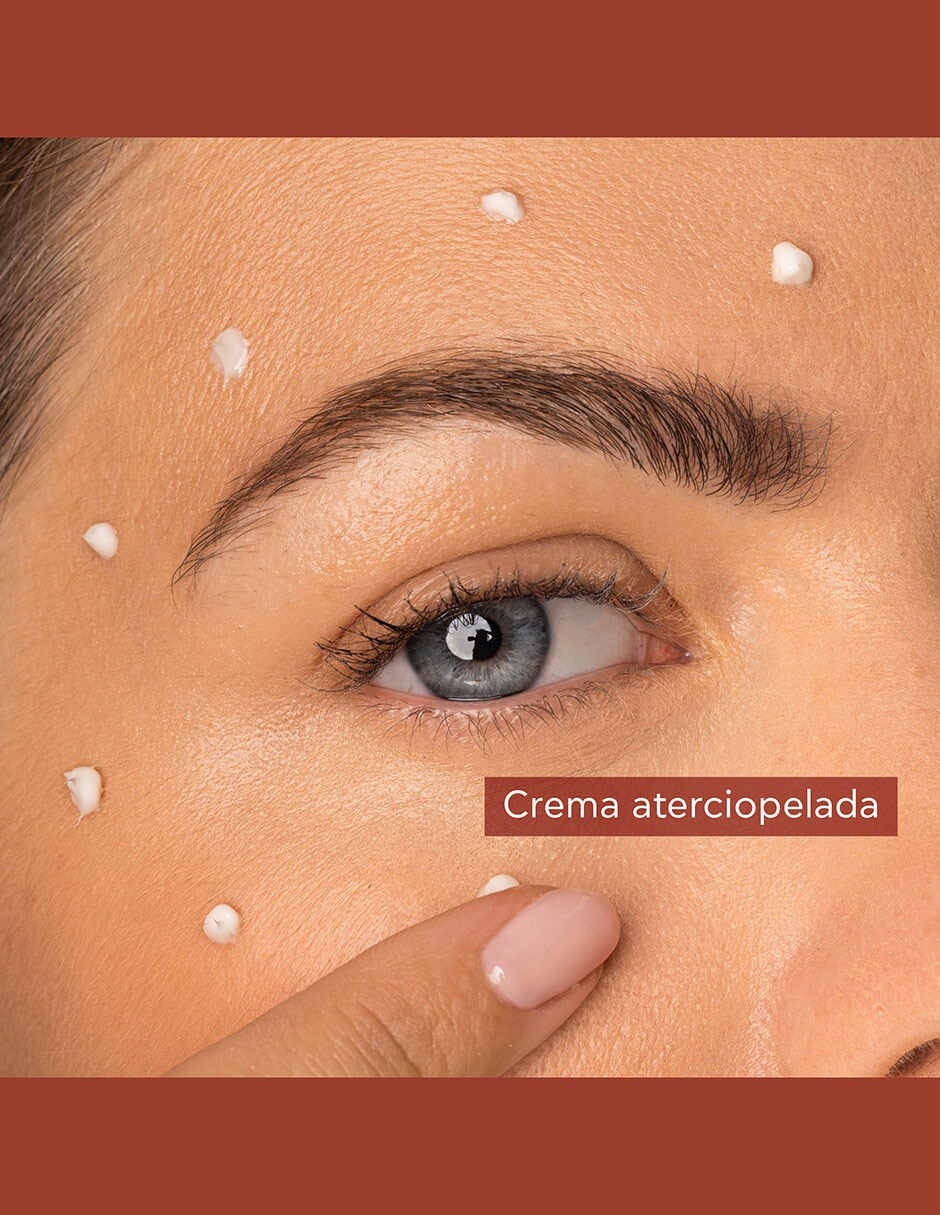 Crema para contorno de ojos y labios recomendada para reafirmar día y noche todo tipo de piel 7