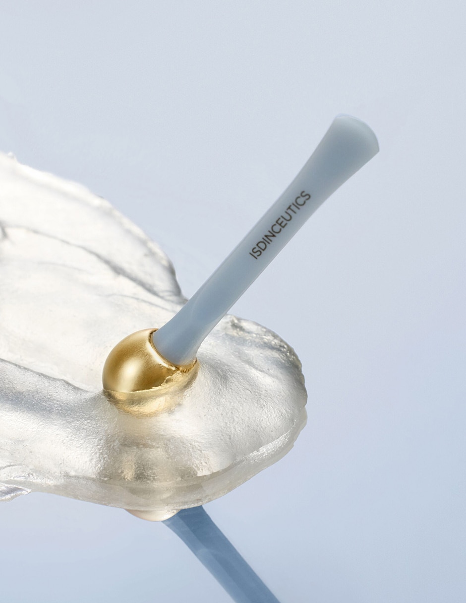Crema para ojos recomendada para bolsas y ojeras de día y noche Isdin Isdinceutics Hyaluronic para todo tipo piel 3